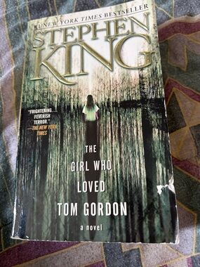 “The Girl Who Loved Tom Gordon” book by Stephen King